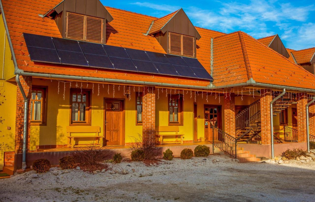Nosztalgia Vendeghaz Hotel Залегершег Екстериор снимка