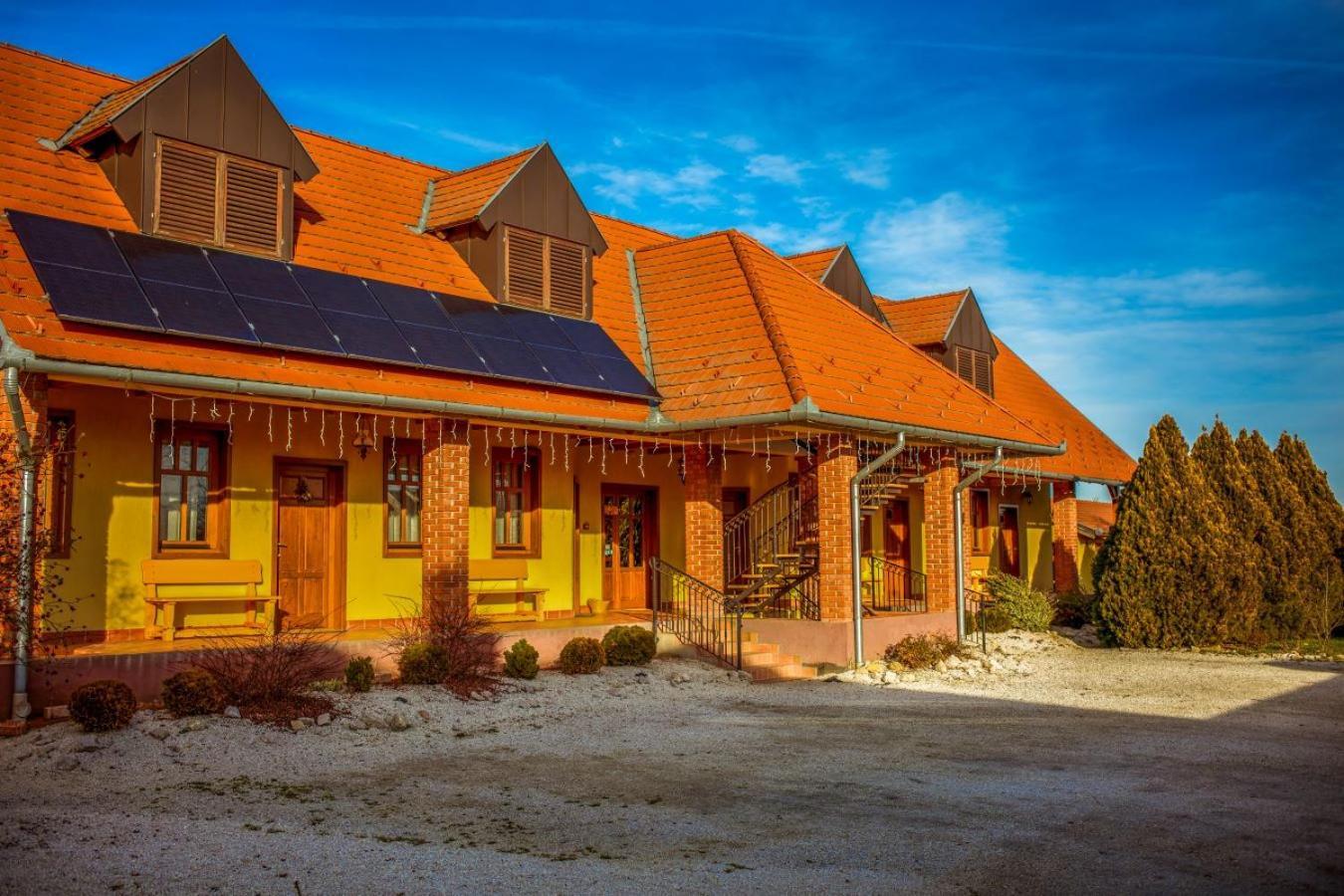 Nosztalgia Vendeghaz Hotel Залегершег Екстериор снимка