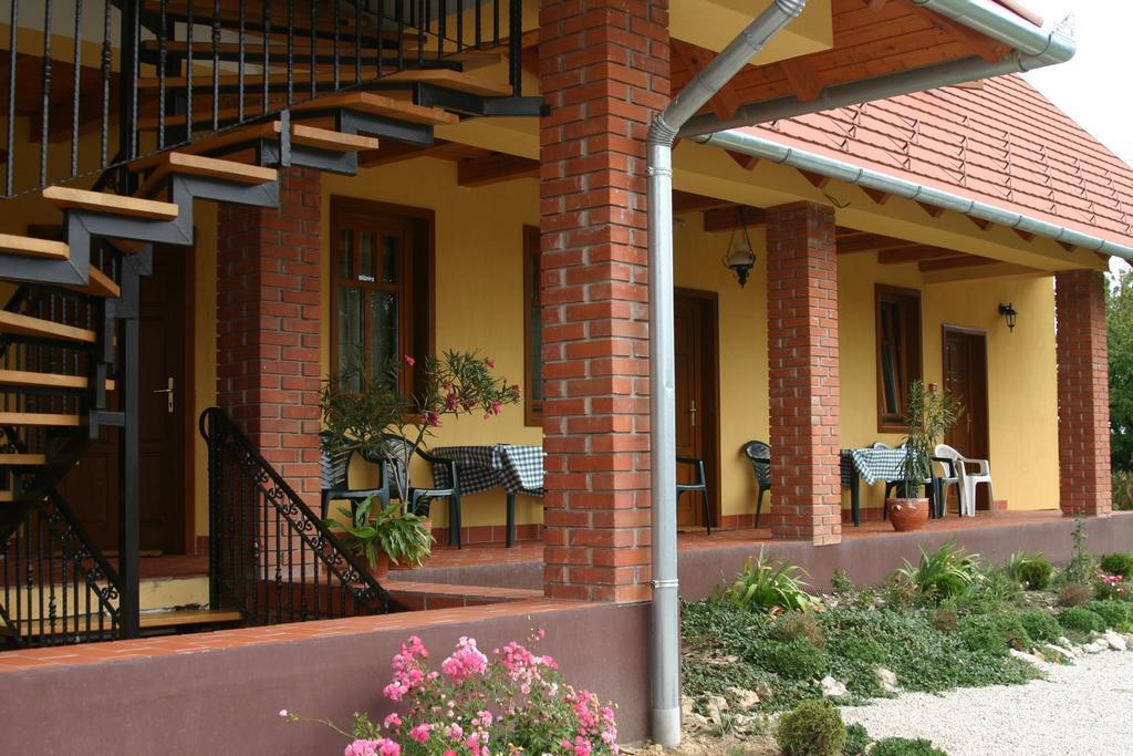 Nosztalgia Vendeghaz Hotel Залегершег Екстериор снимка